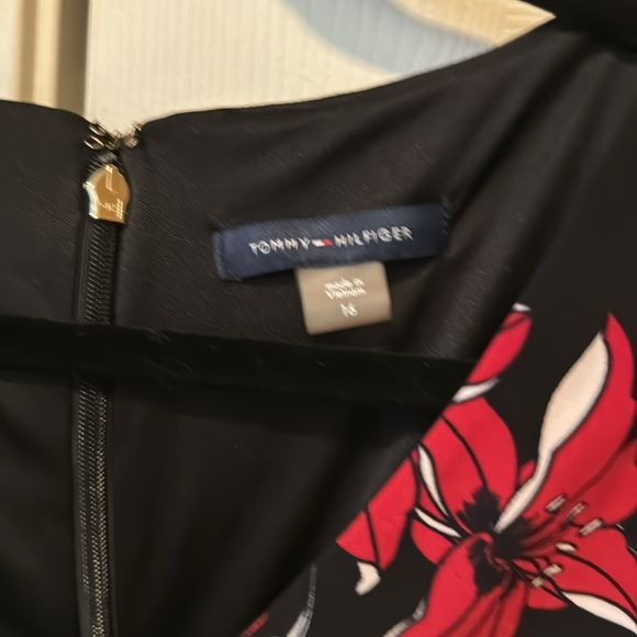 Size 16 nearly new Tommy Hilfiger Knit Dress - Picture 4 of 5